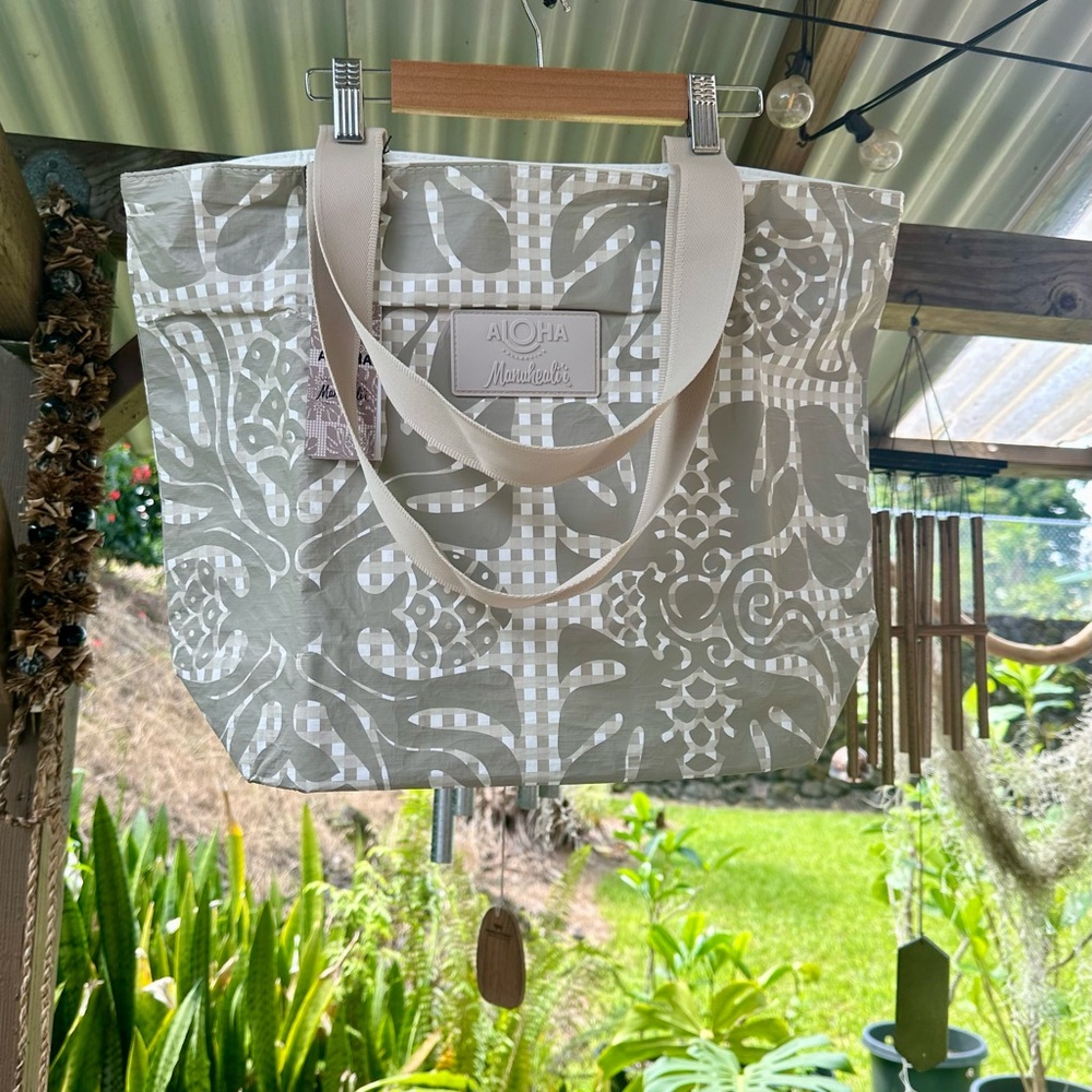 Manuhealii x Aloha Collection day tripper